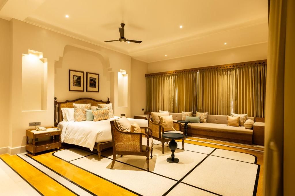 Dev Bagh Luxurious Private Suites Luxury Suite With Jacuzzi 6