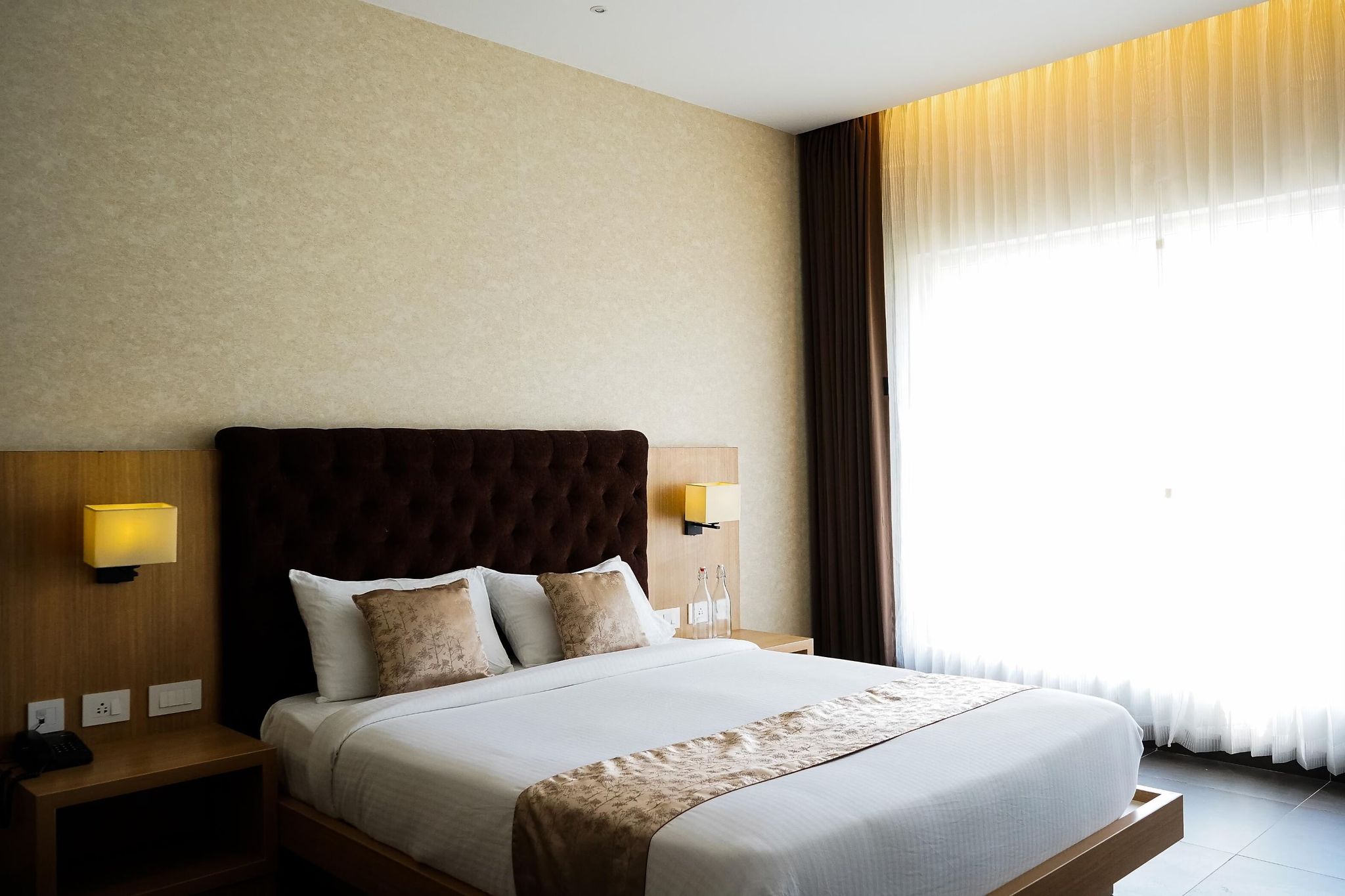 Deluxe Queen Bedroom