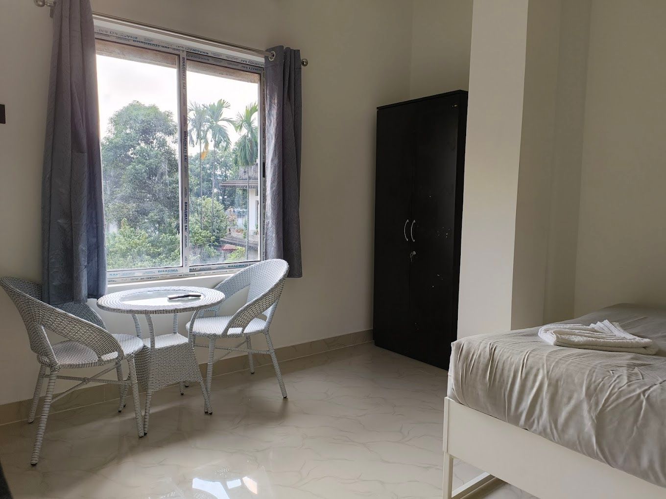 Studio Unit with Kitchen