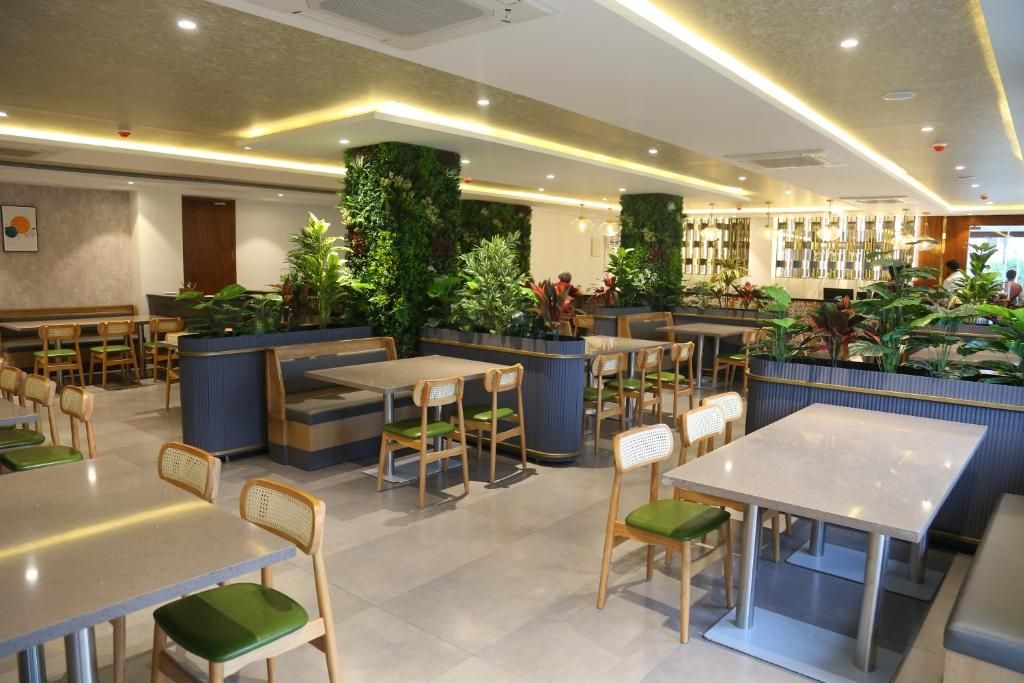 Hotel ROOTS - Luxury Suits & Banquets