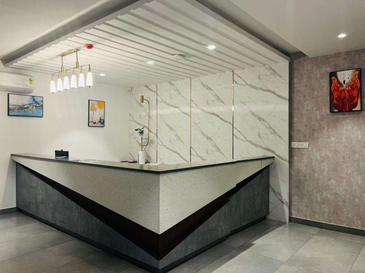 Hotel ROOTS - Luxury Suits & Banquets