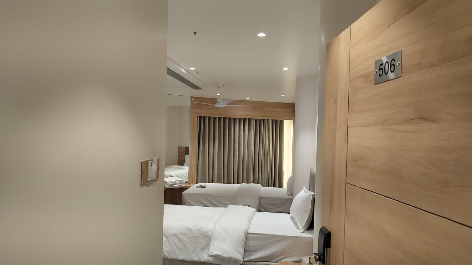 Semi Executive Deluxe Ac