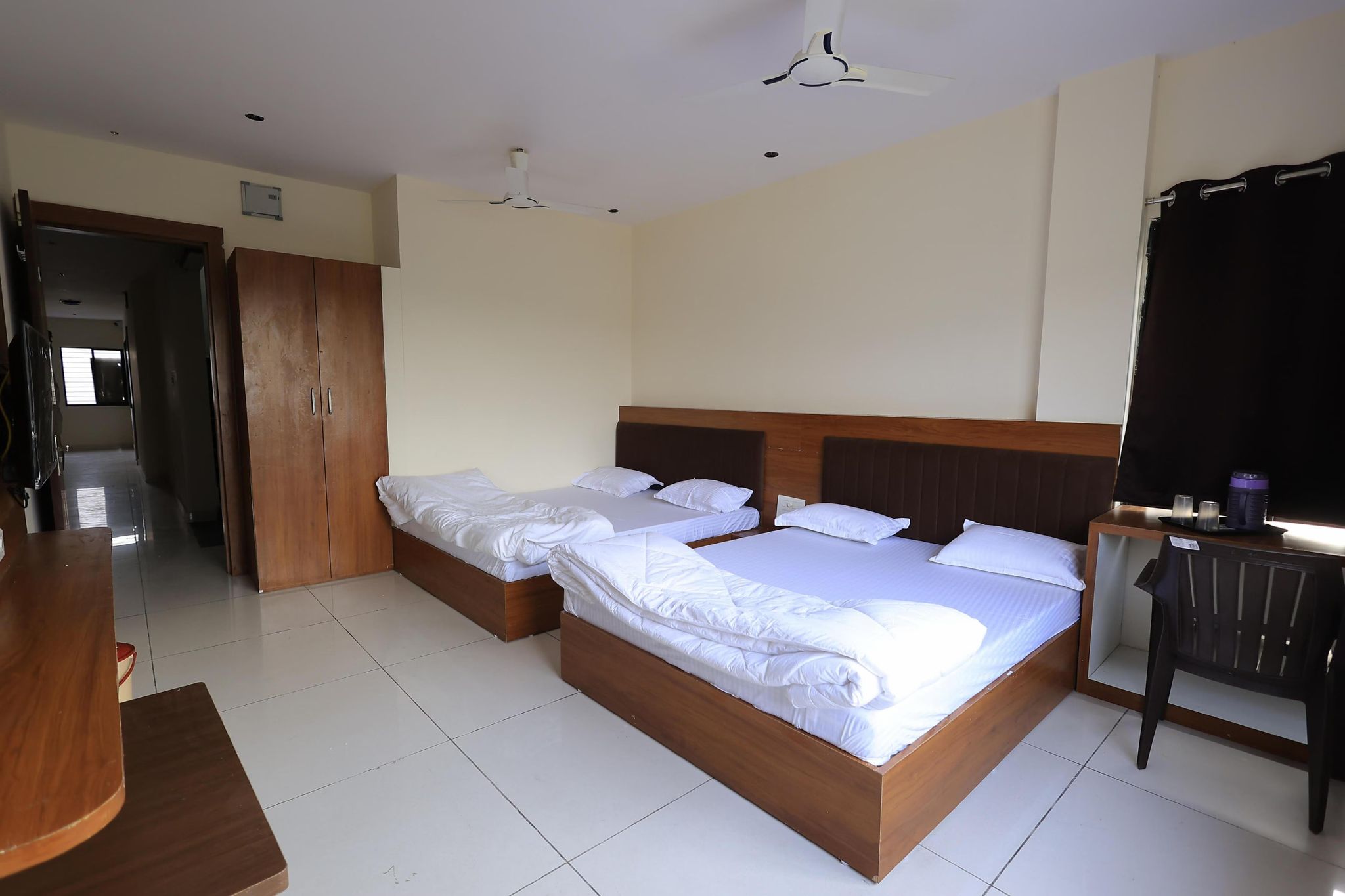 Hotel Vardhaman Deluxe Double Bed Room with Balcony 5