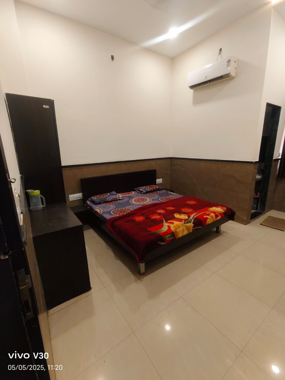 Agrawal Bhawan Deluxe Room 2