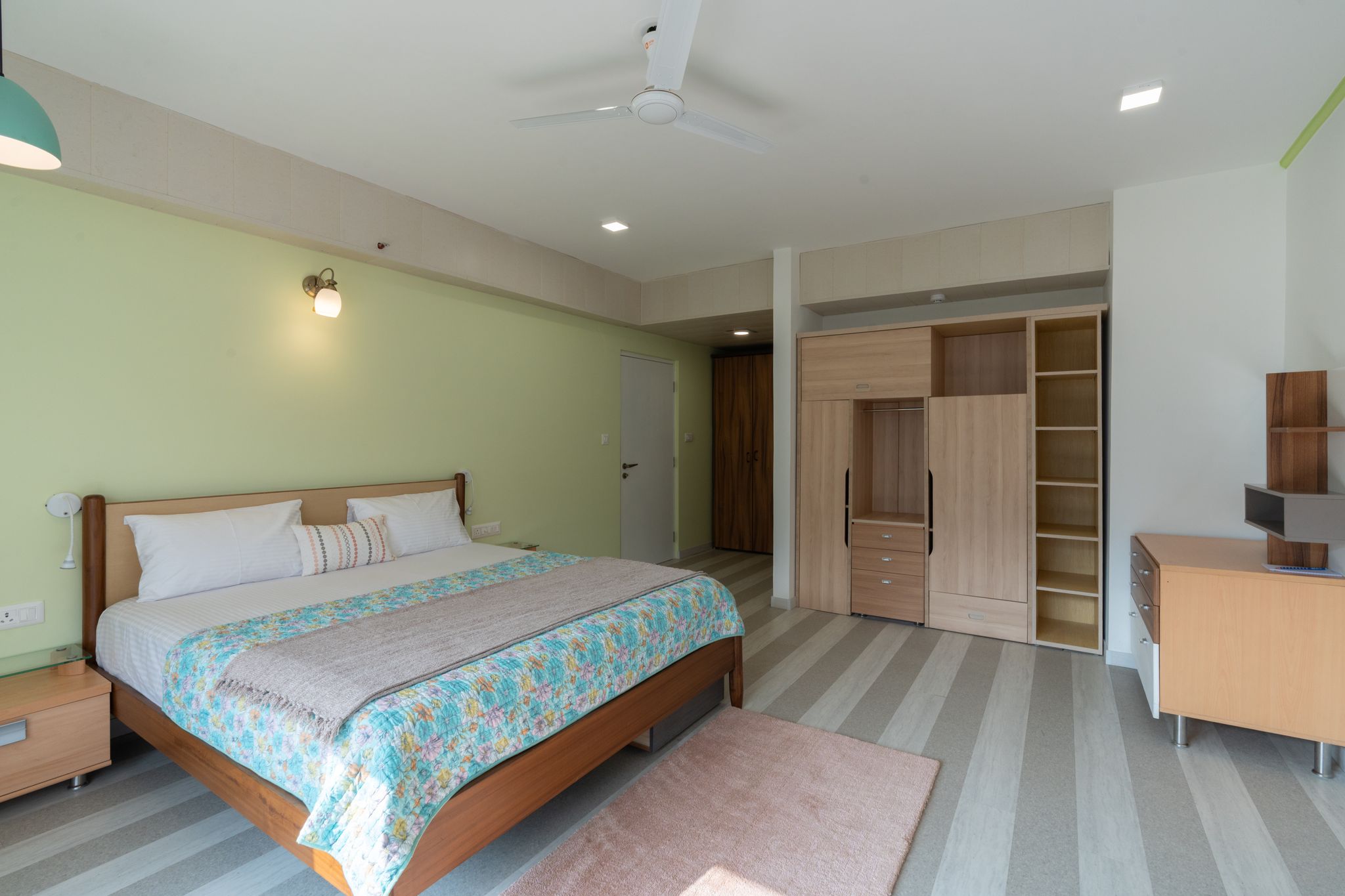 One Bed Room Apartment with Balcony