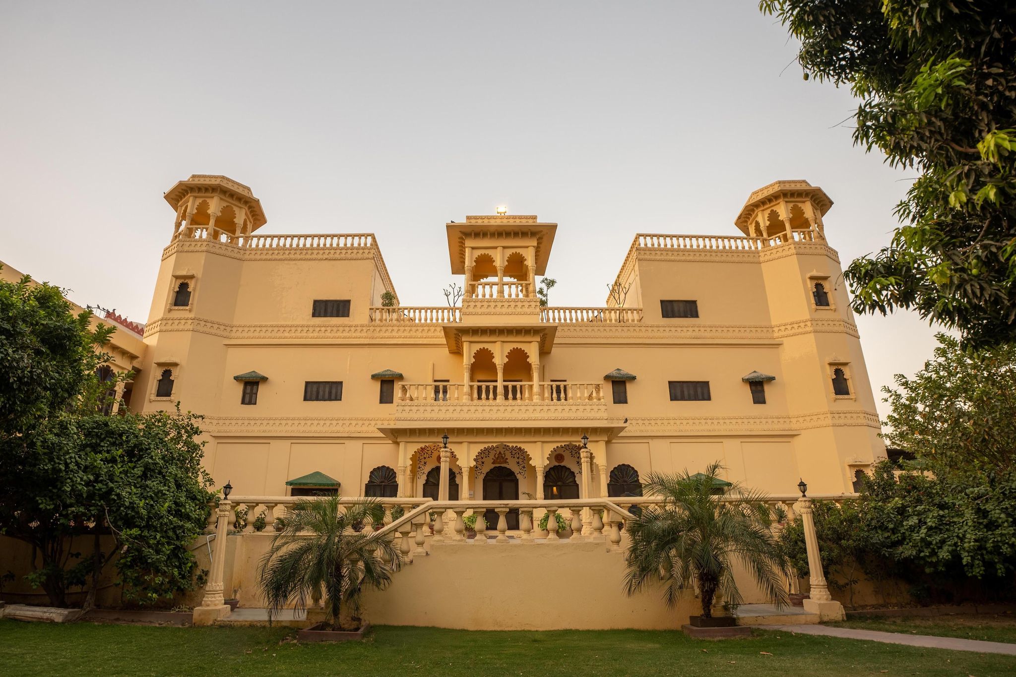 Jhalamand Garh Hotel