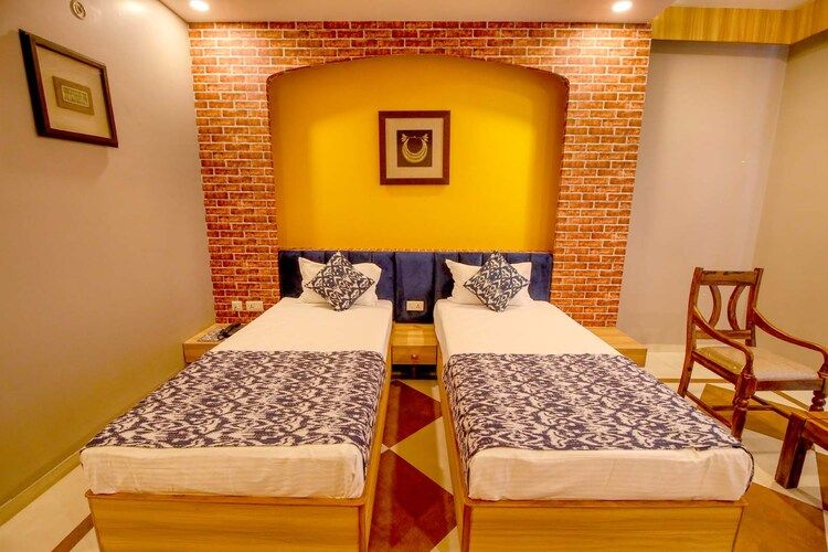 Twin Bed Room with Balcony