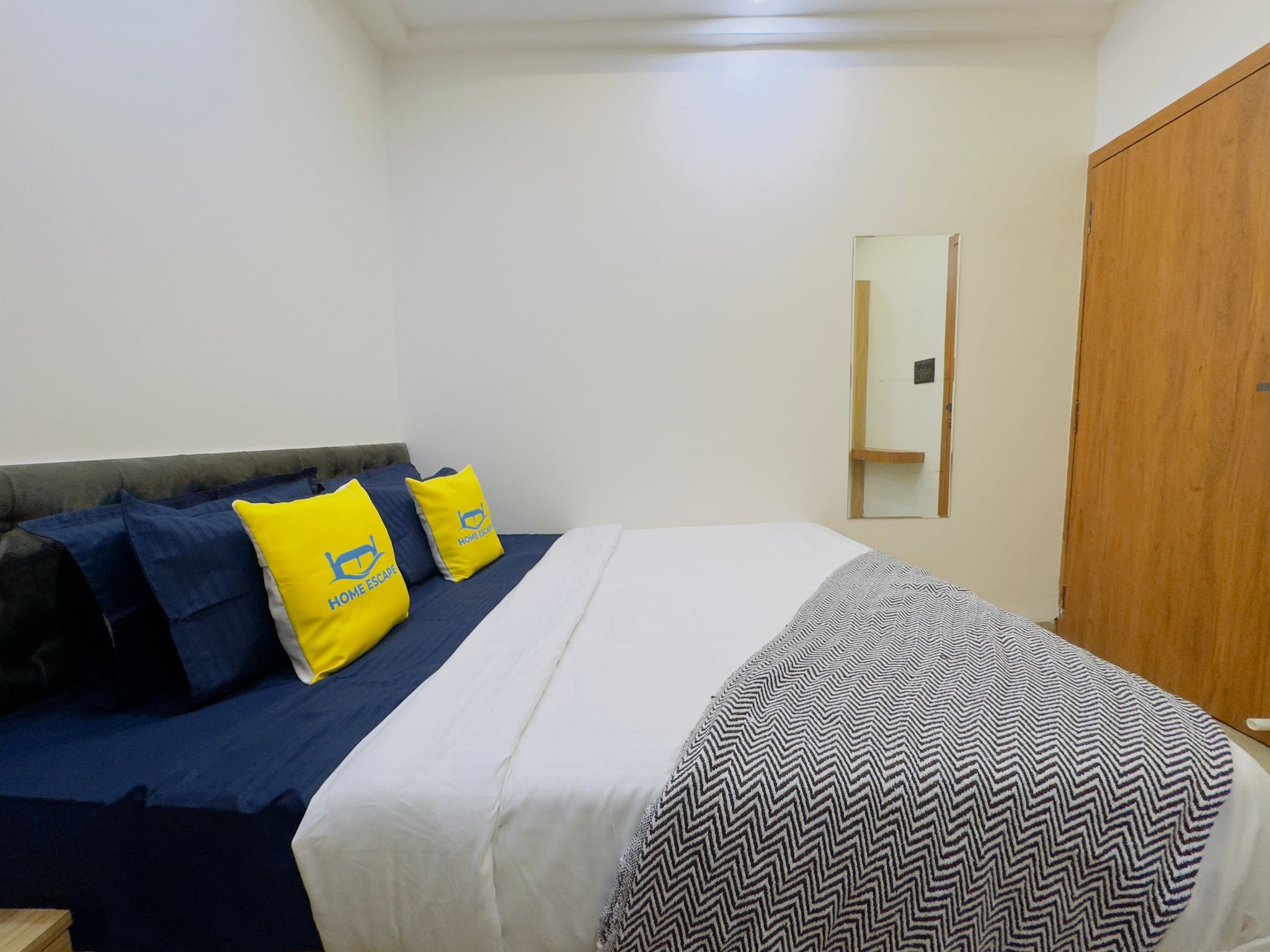 Home Escape Blissful 2BHK Close to Mahakal Temple Home Escape Blissful 2BHK Close to Mahakal Temple 7