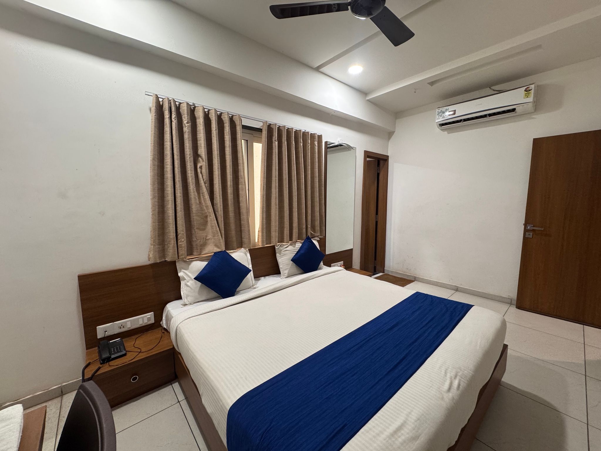 Deluxe AC Room