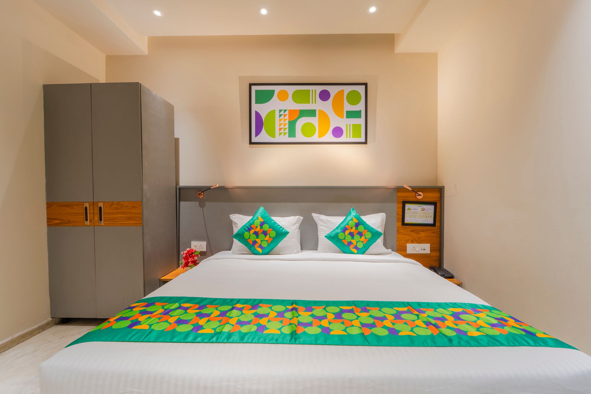 Treebo Raahgir Suites Economy Room 4