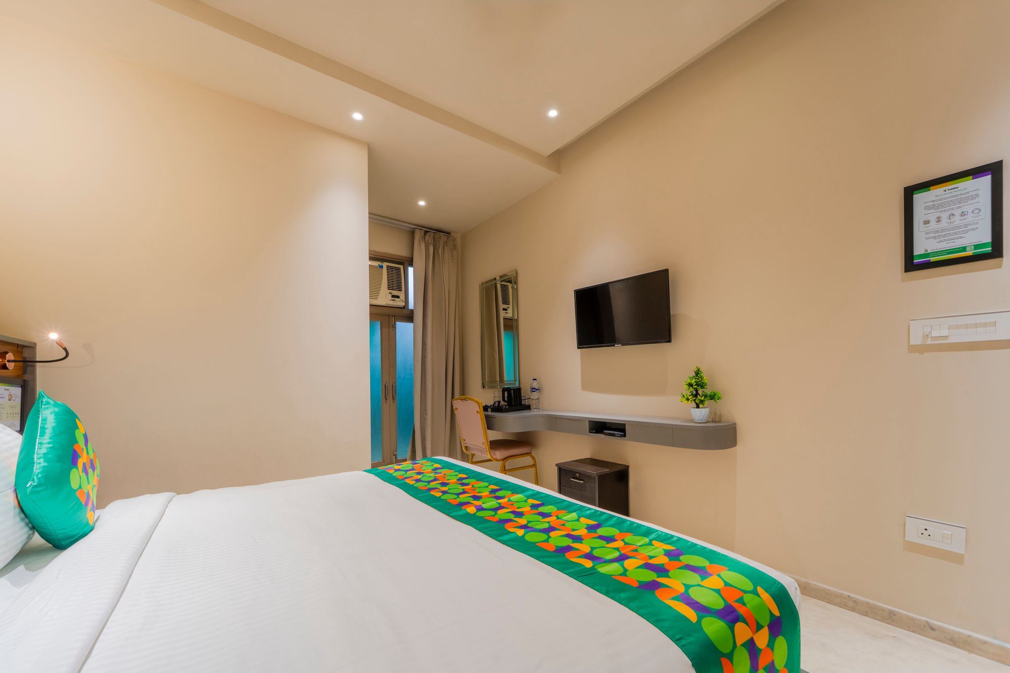 Treebo Raahgir Suites Economy Room