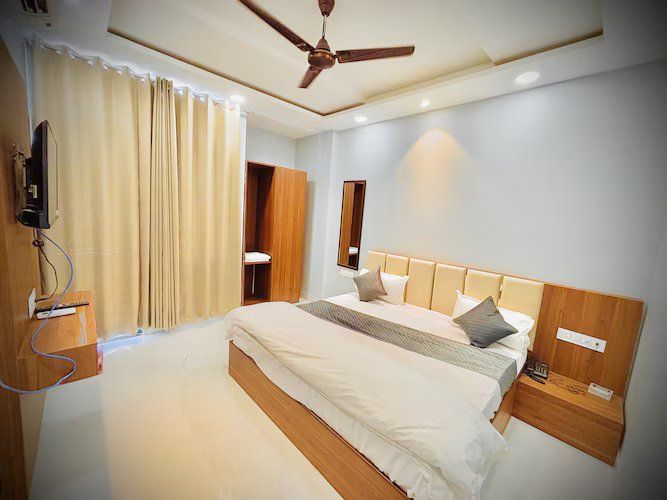 Hotel Grand Aana Inn Deluxe Room 2