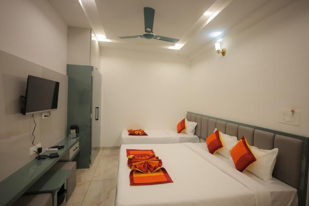 Hotel Shree Leela Palace Superior Double Bed Room 3