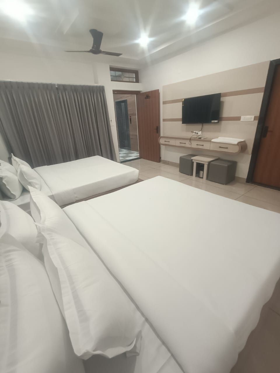 Premium Quadly Room