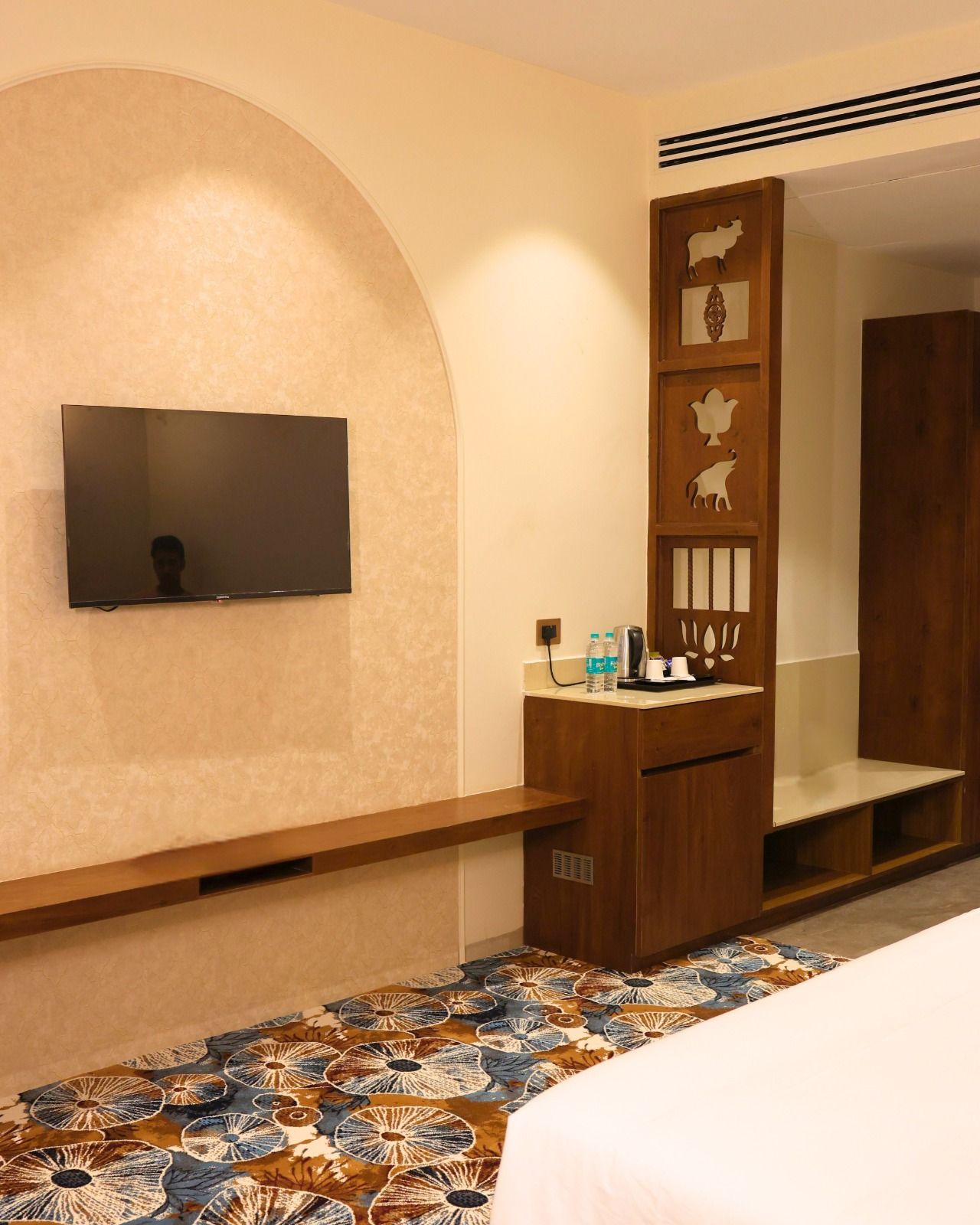 Kadamb Kuteer Premium Room 9