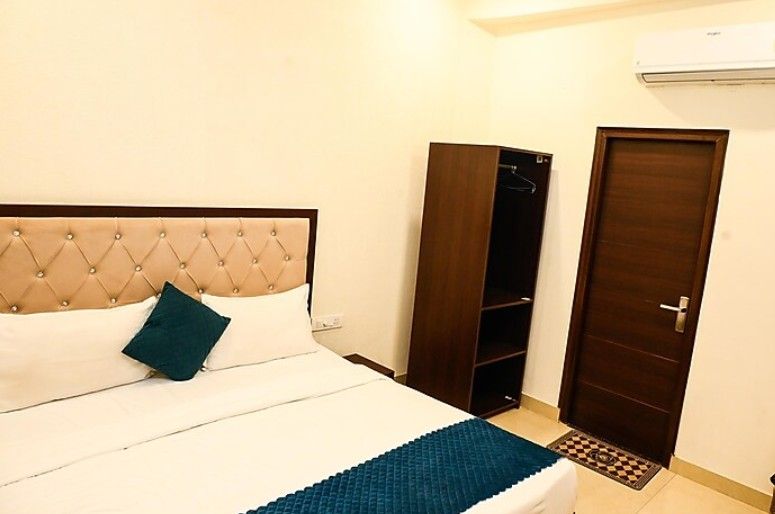 Hotel Infraview Deluxe Room 2