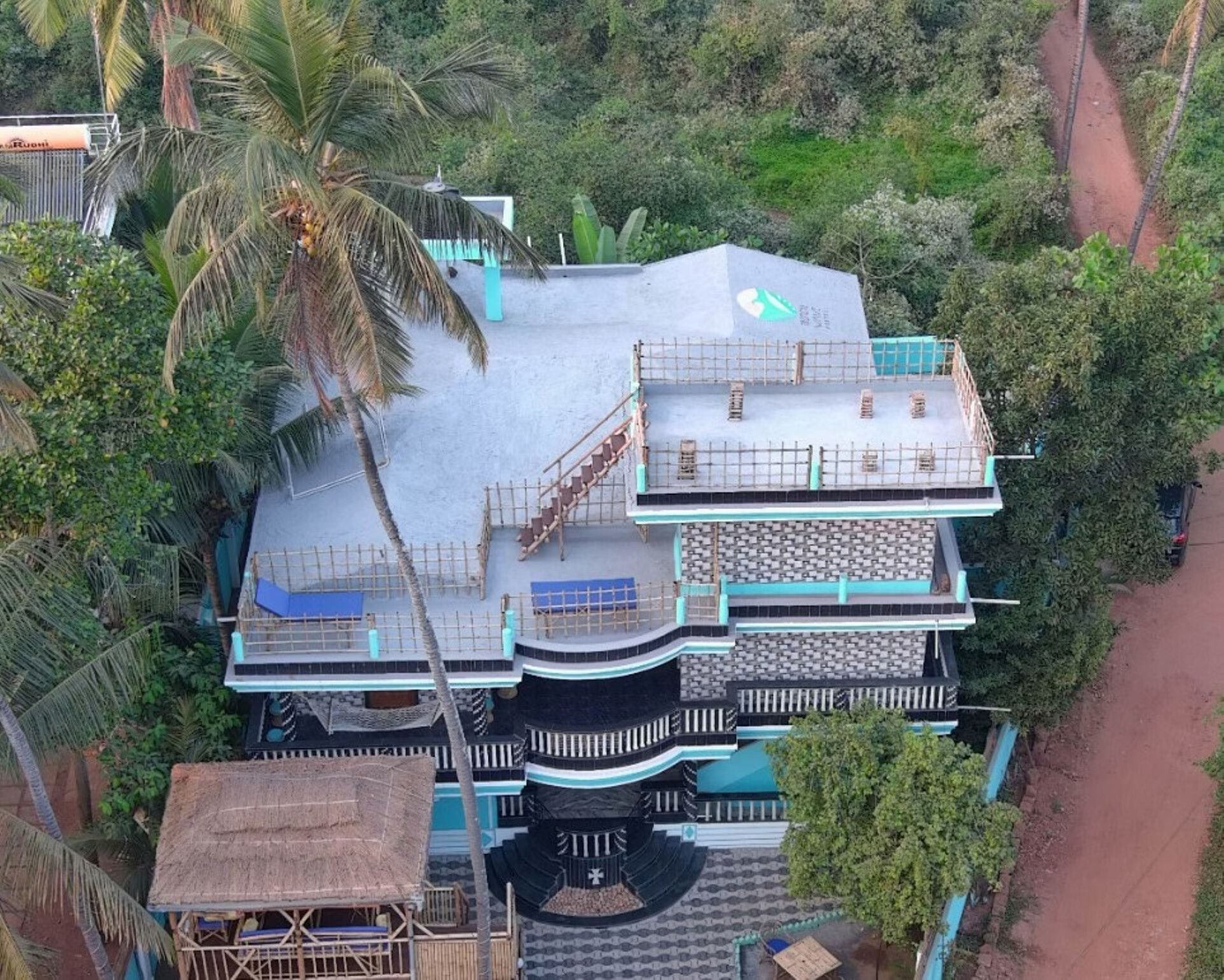 Tropical Wave Hostel - Morjim, North Goa