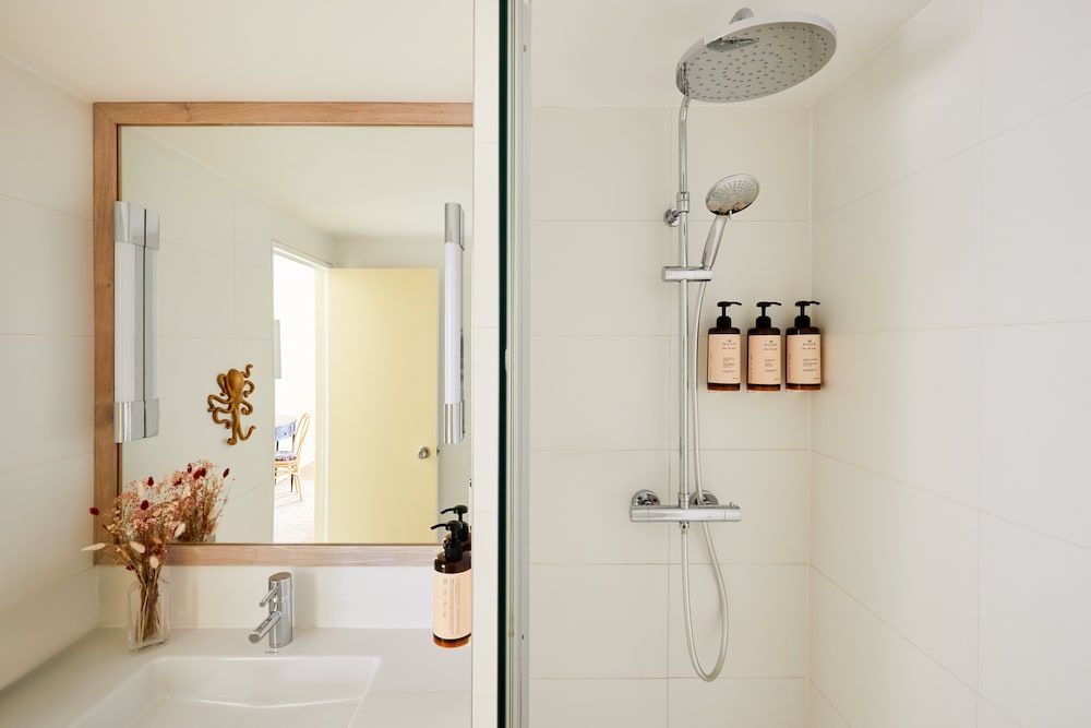 Hotel Indigo Bordeaux Centre Chartrons by IHG Standard Room, 1 King Bed 7