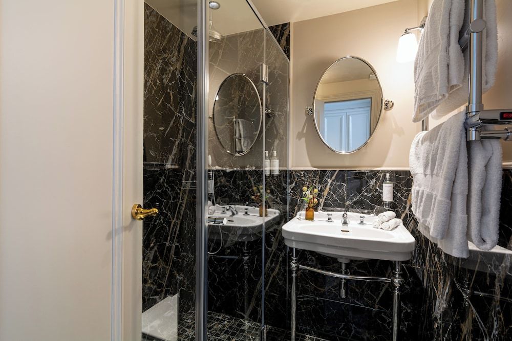 Hôtel & SPA Napoléon Chambre Classique Avec Acces Spa 6