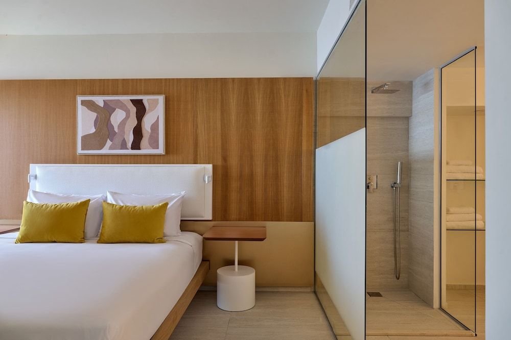 One Bedroom Suite Sea View