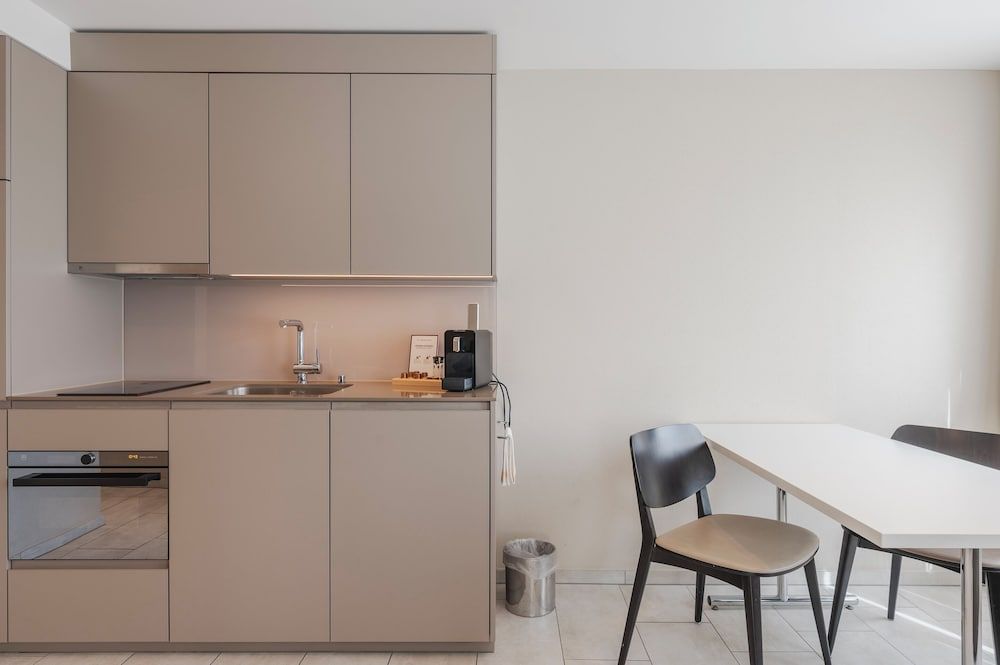 Amanthos Living Zürich Airport Luxury Double Room, City View 5