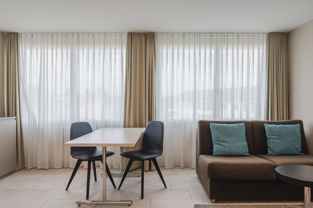 Amanthos Living Zürich Airport Luxury Double Room, City View 6