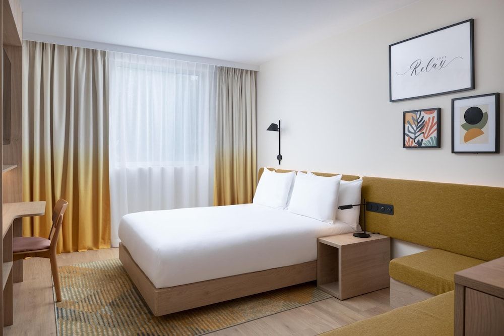 Room, 1 Queen Bed with Sofa bed
