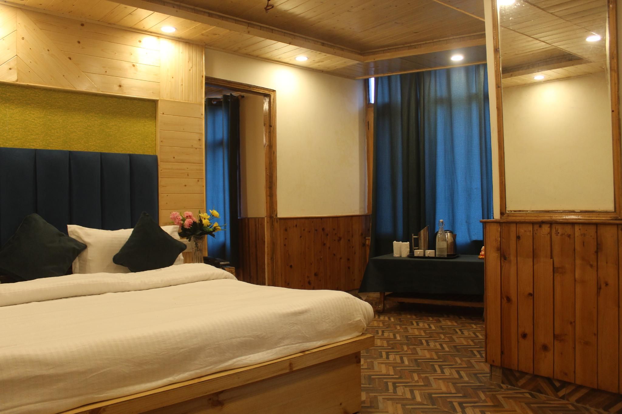 hotel  snow green