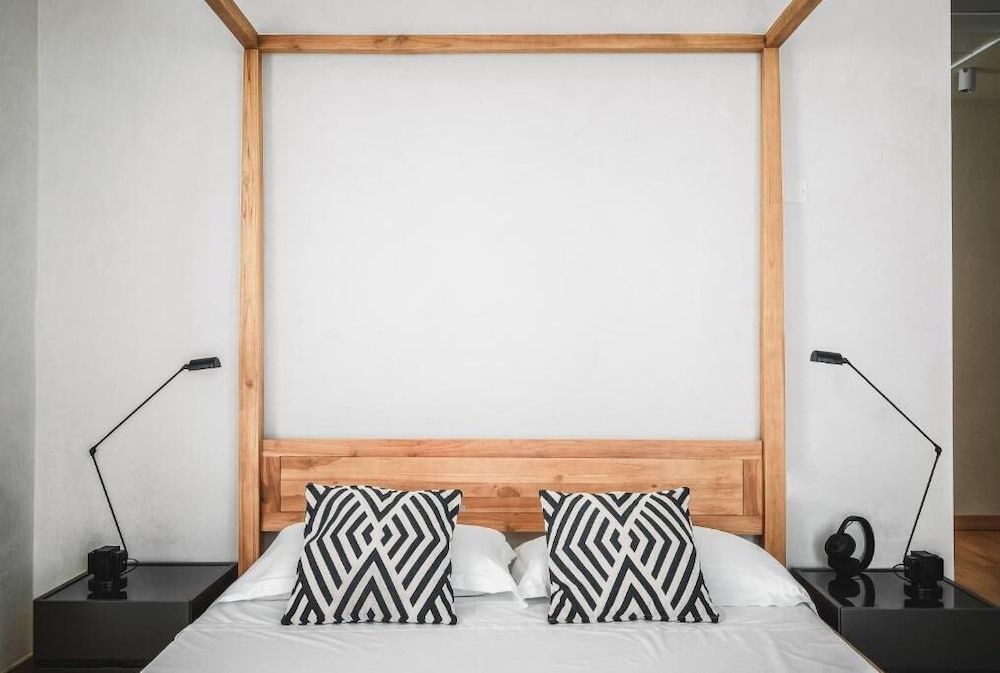 Deluxe Room, 1 Queen Bed, Balcony, Lake View
