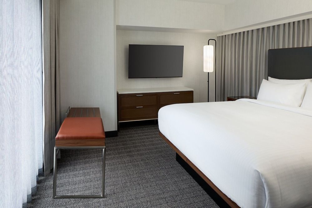 Courtyard By Marriott Montreal Laval Suite, 1 King Bed with Sofa bed 3