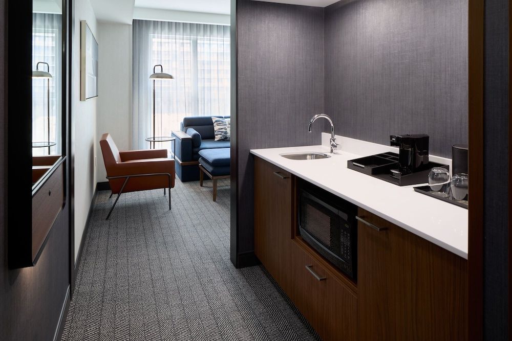 Courtyard By Marriott Montreal Laval Suite, 1 King Bed with Sofa bed 6