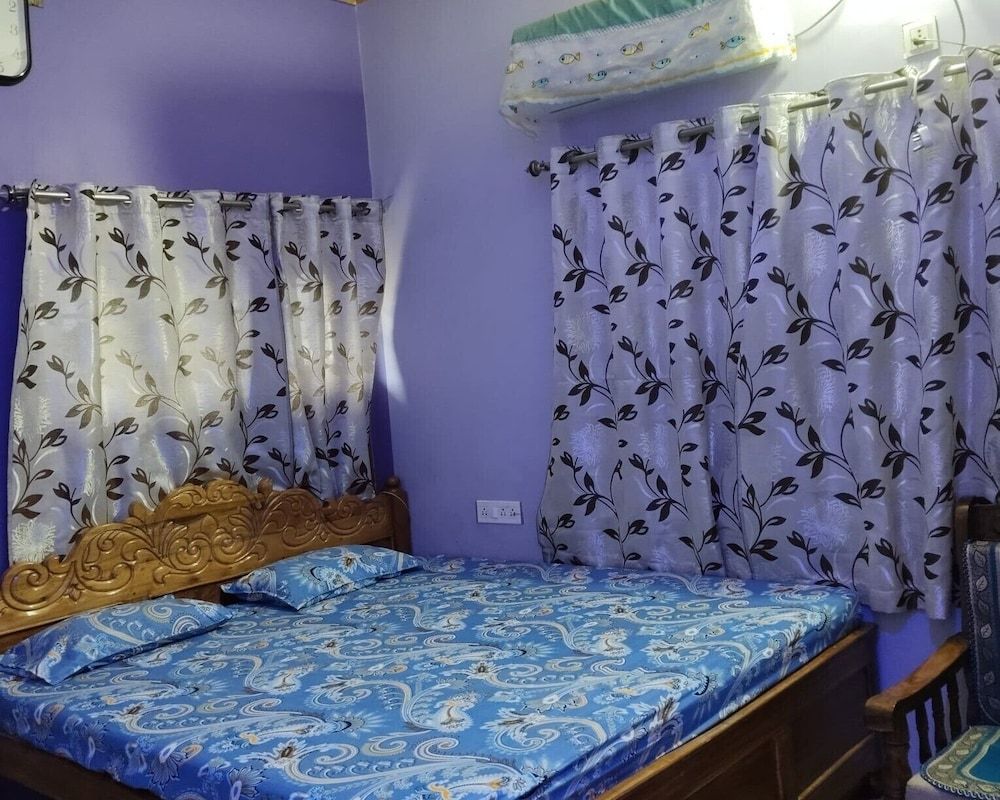 Om Guest House Deluxe Room 3