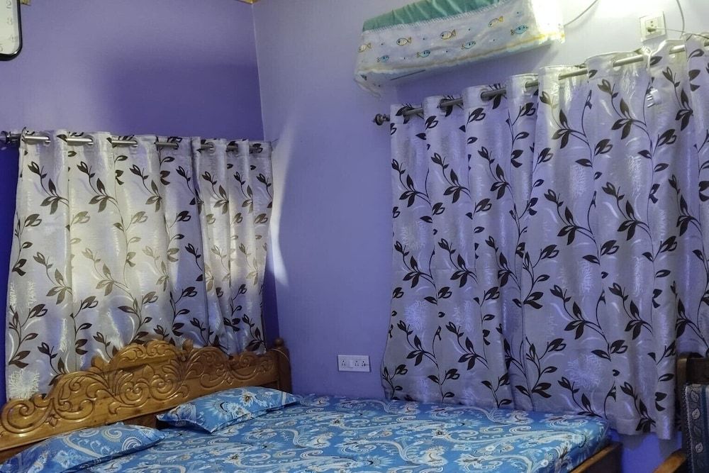 Om Guest House Deluxe Room 2