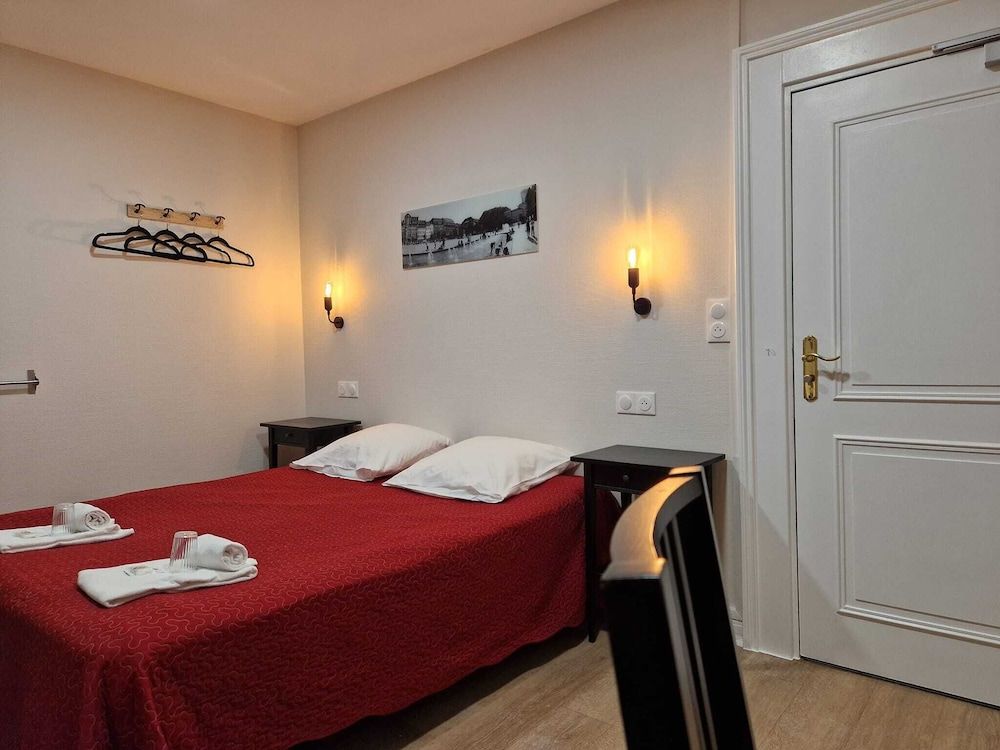 Double Room, Shared Bathroom (avec lavabo)