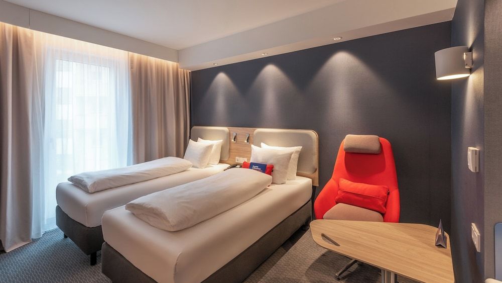 Holiday Inn Express Heilbronn by IHG Standard Room, 2 Twin Beds 3