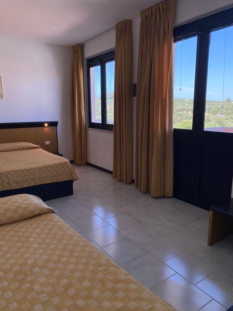 Green Sporting Club Hotel Classic Triple Room 2