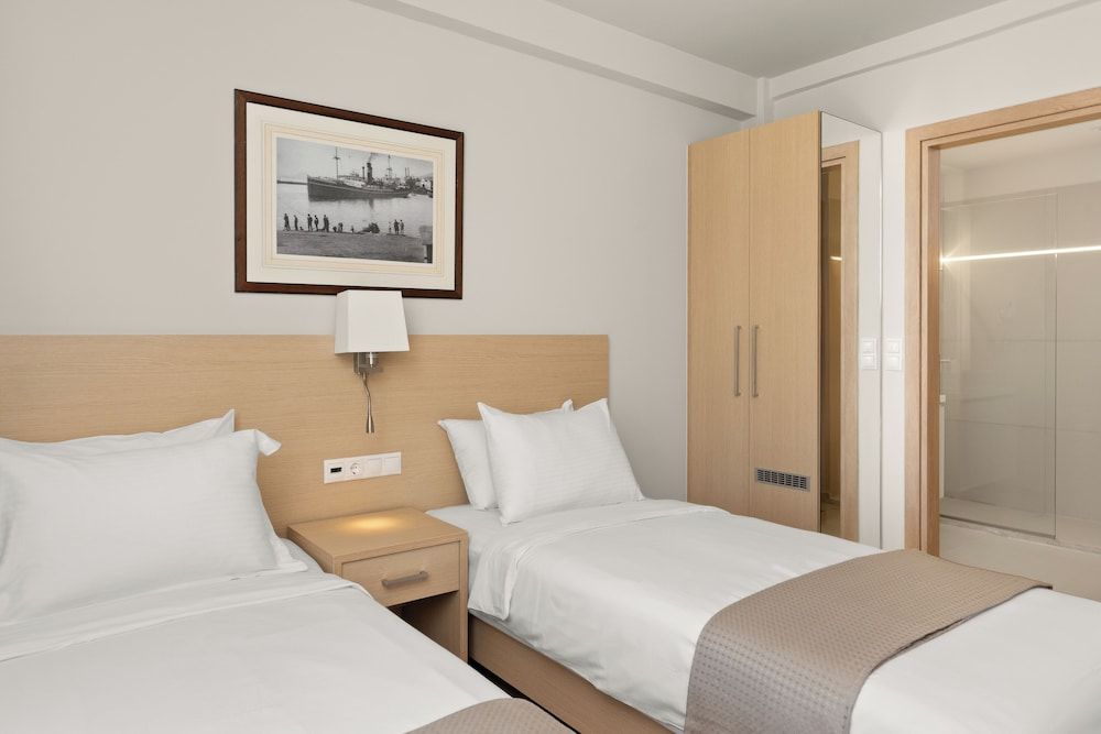 Gallery Central Piraeus Port Classic Room 4
