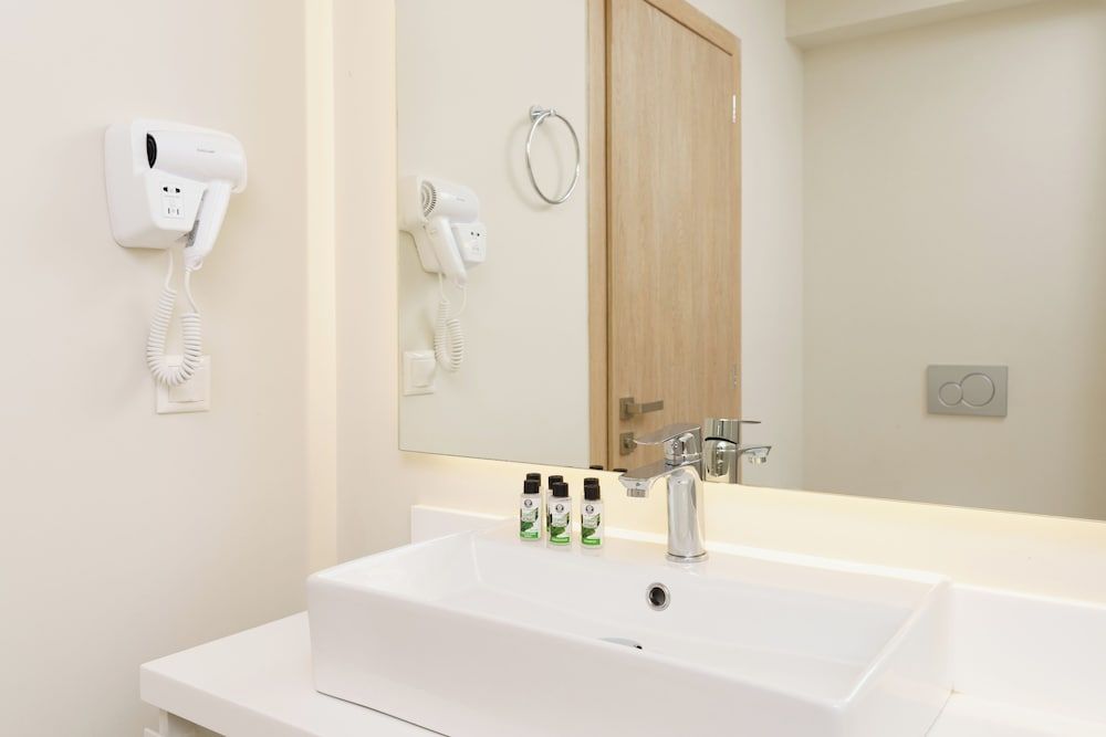 Gallery Central Piraeus Port Classic Room 5