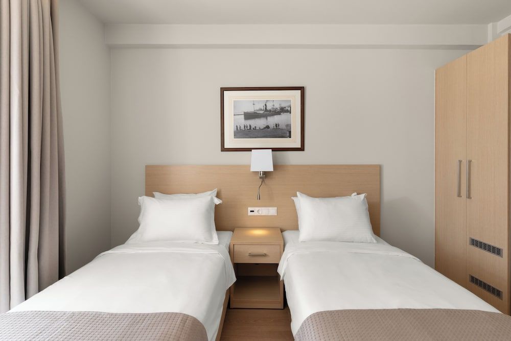 Gallery Central Piraeus Port Classic Room 2