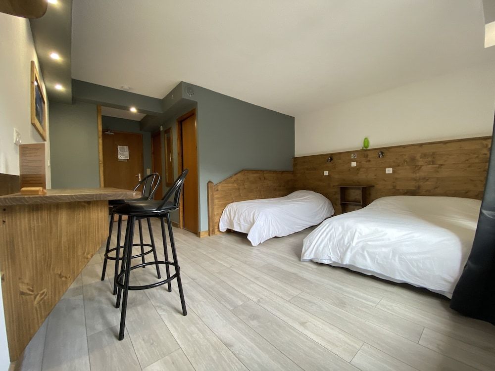 Hotel La Fontaine Superior Triple Room 3