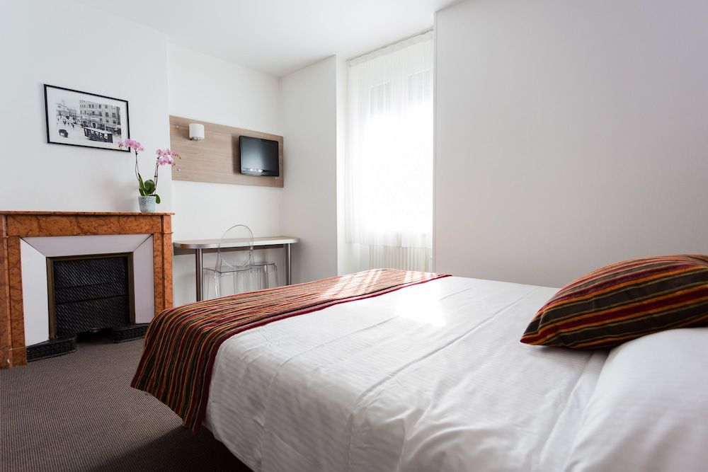 Hôtel de l'Europe Grenoble Hyper Centre Standard Double Room, Non Smoking, Private Bathroom 2