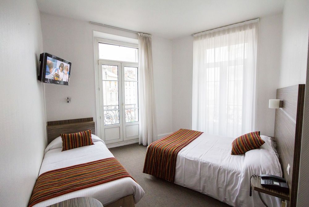 Hôtel de l'Europe Grenoble Hyper Centre Superior Triple Room, Non Smoking, Private Bathroom 4