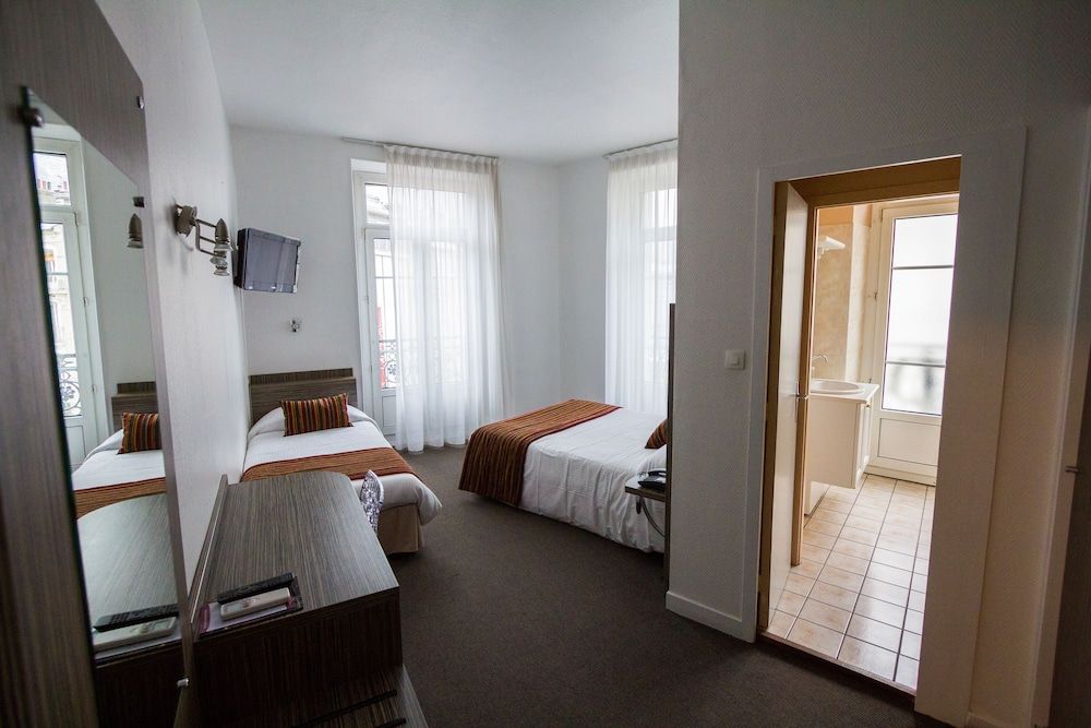 Hôtel de l'Europe Grenoble Hyper Centre Superior Triple Room, Non Smoking, Private Bathroom 5