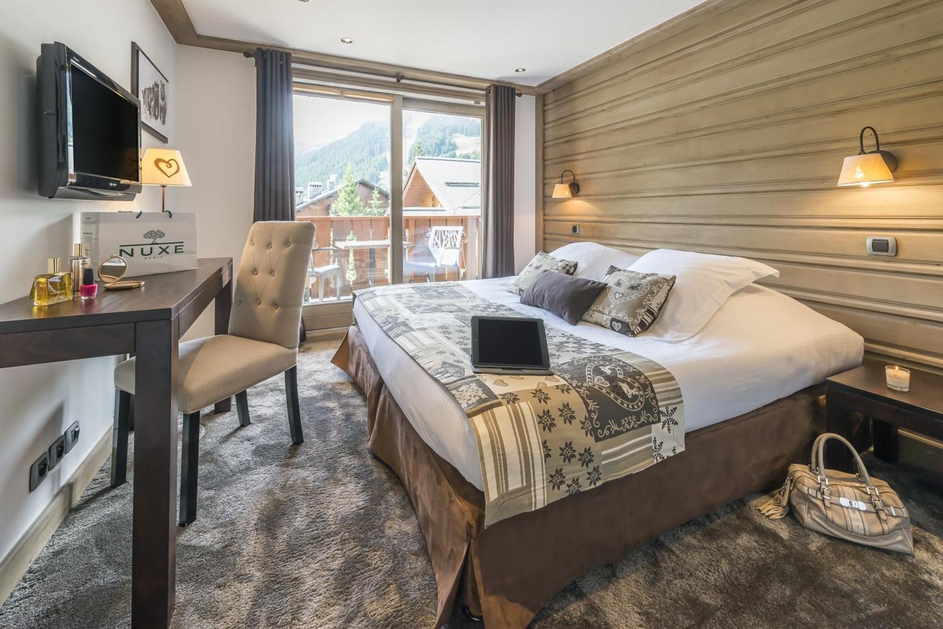 Double or Twin Room with Mountain View
