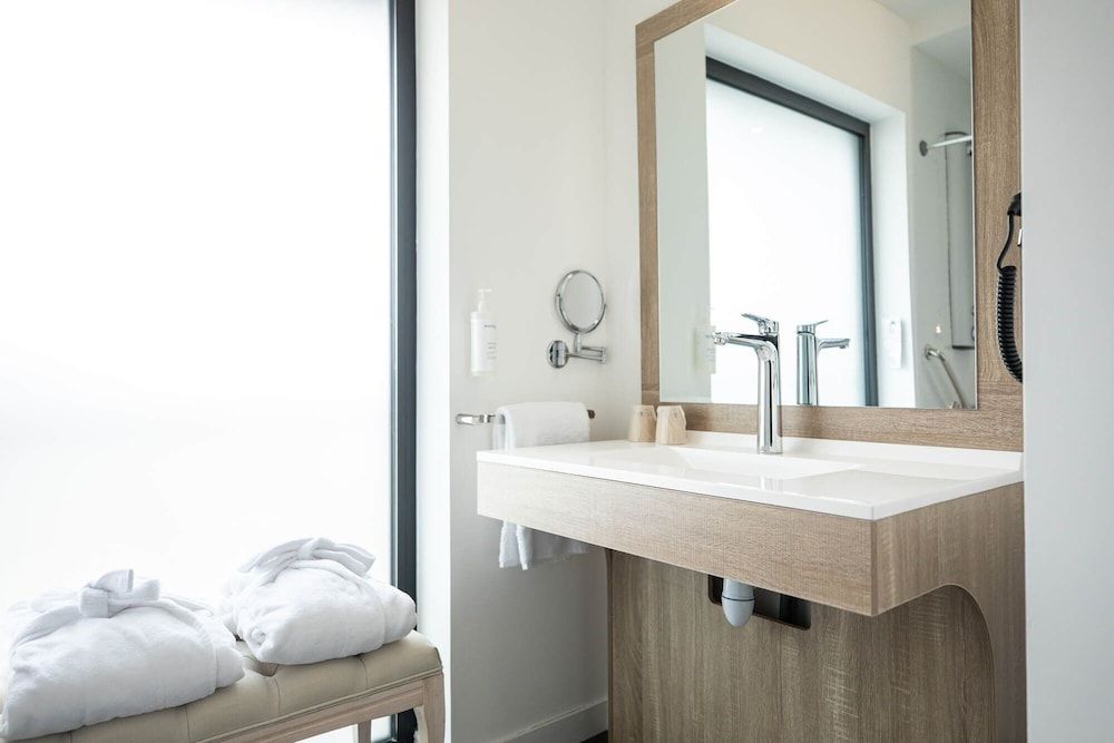 Hôtel Barracuda & Spa, Centre Port, pieds dans l'eau, vue mer Premier Room 6