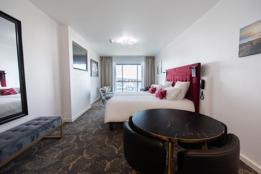 Hôtel Barracuda & Spa, Centre Port, pieds dans l'eau, vue mer Premier Room