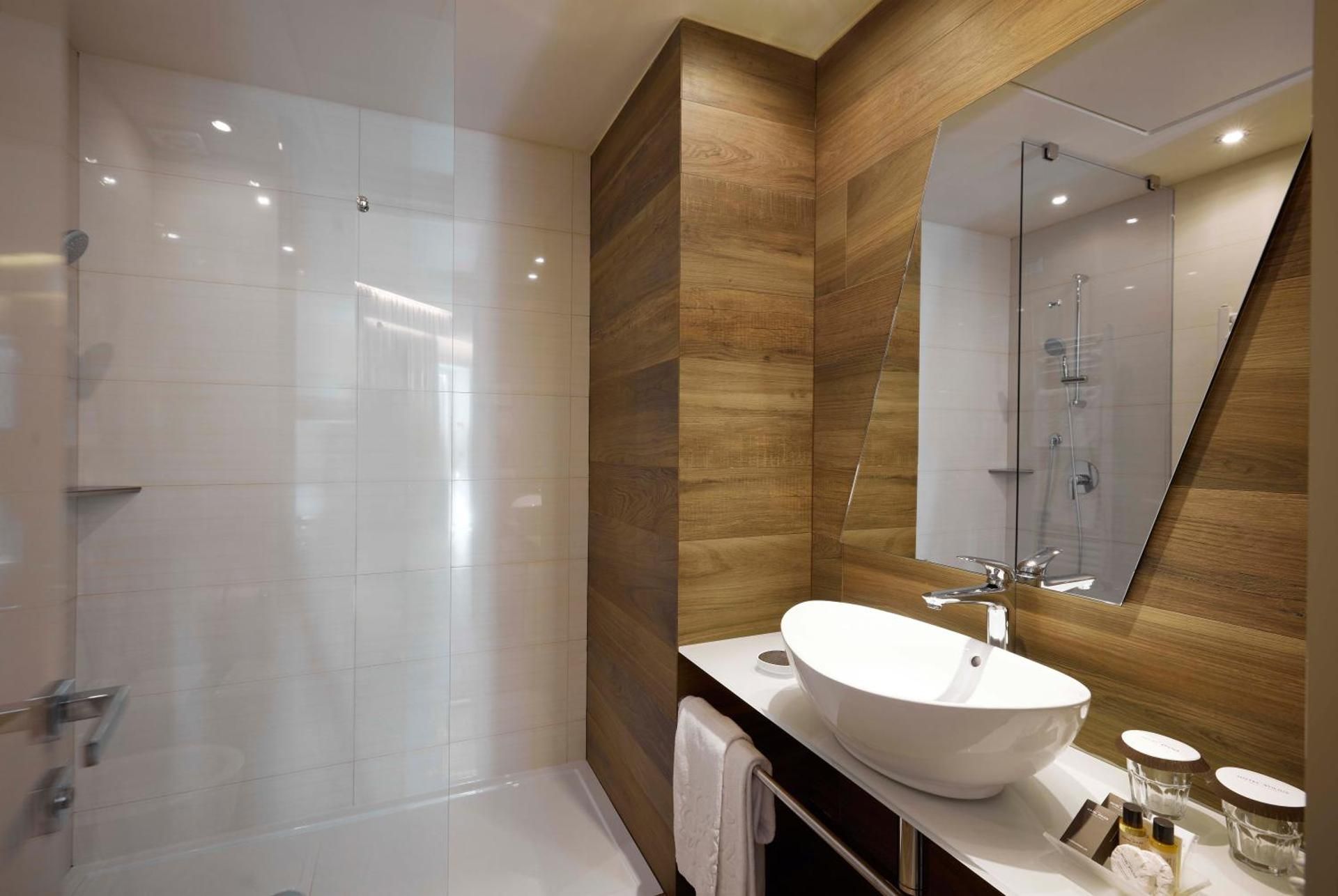 Superior Double or Twin Room with Lake View and Balcony