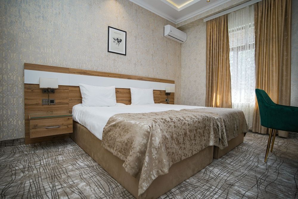 Lakeside Hotel & Spa Standard Twin Room 3