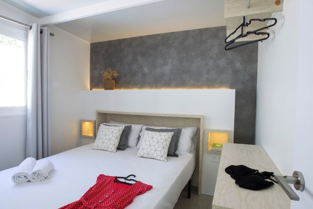 Costa del Sol Glamping Village Fuengirola Bungalow Neri 2 Bedrooms 2