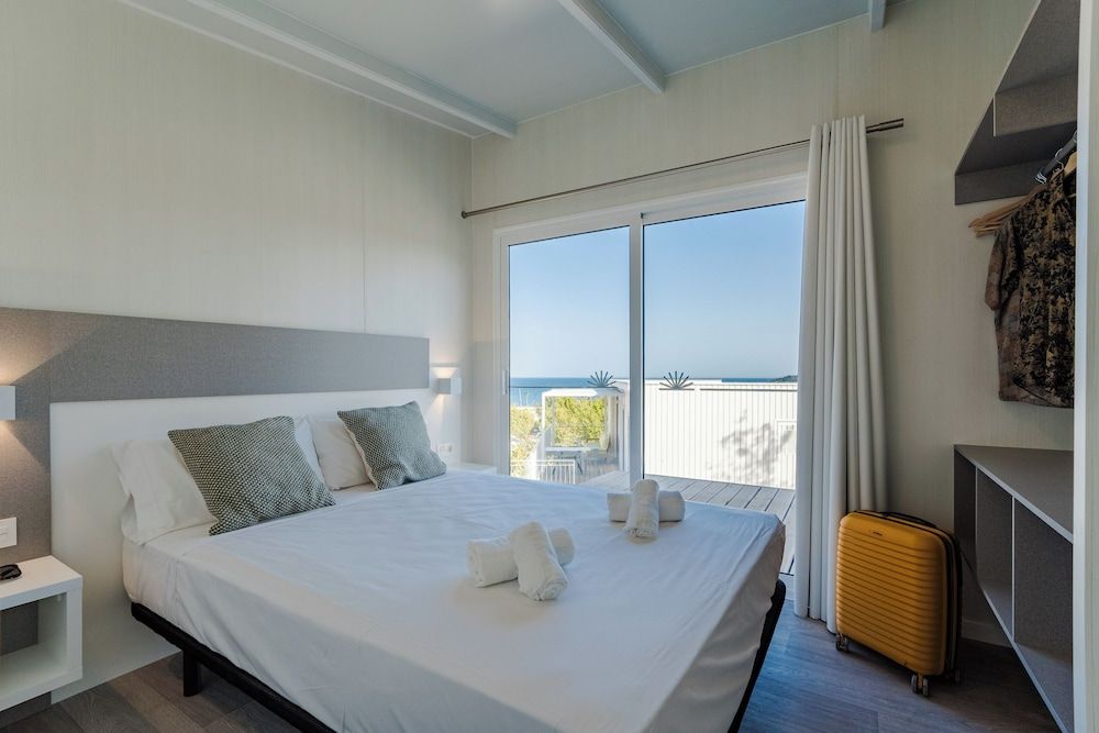 Costa del Sol Glamping Village Fuengirola Deluxe Bungalow, 2 Bedrooms, Sea View (Leo) 9